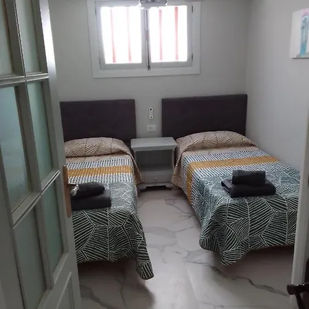 Lovely House Parque Santiago 3 *